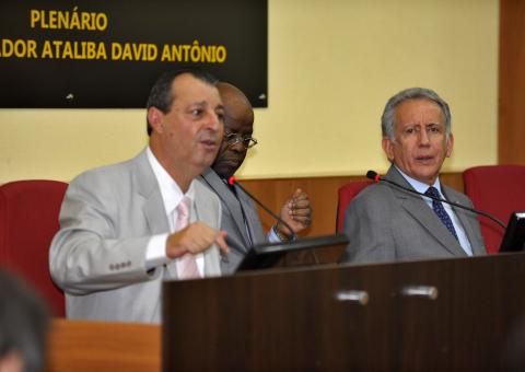 Omar defende ação integrada para diminuir superlotação em presídios